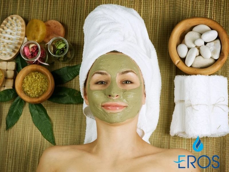 Đắp mặt nạ là bước không thể thiếu tại các dịch vụ Spa